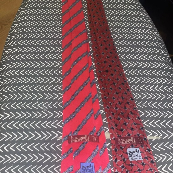 Red Striped Men's Tie - Picture 8 of 10